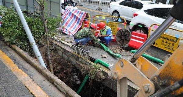 西安環(huán)城西路水司附近發(fā)生自來(lái)水供水管道破裂事故